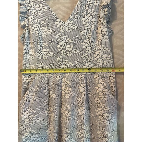 Anthropologie Dress Gray White Floral Lace Sleeveless V Neck Party‎ - Picture 8 of 14